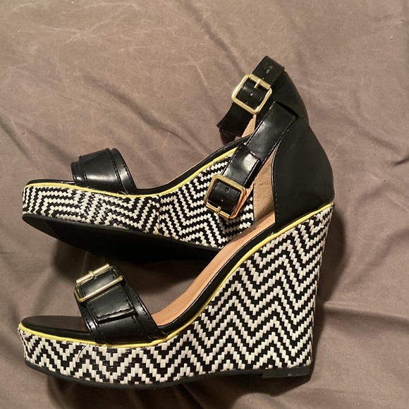 JustFab Kingston Black and White Chevron Raffia Ankle Strap Wedges - Picture 3 of 7